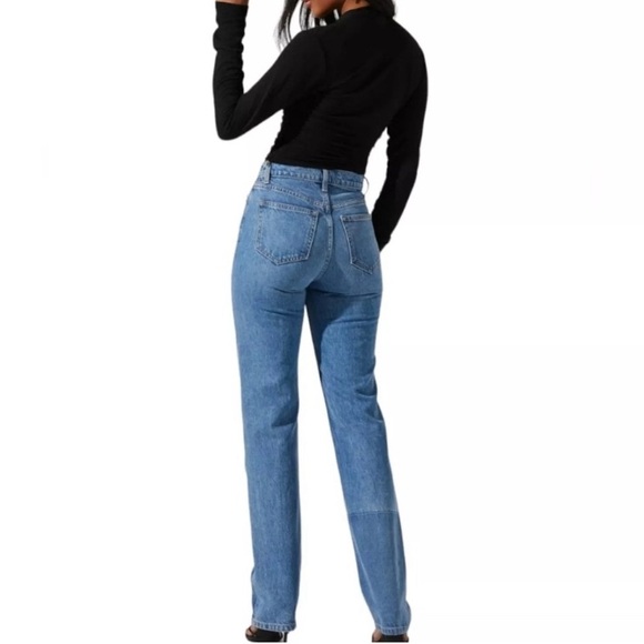 105. ASTR The Label Asymmetric V-Neck Ruched Long Sleeve Top - Picture 4 of 5